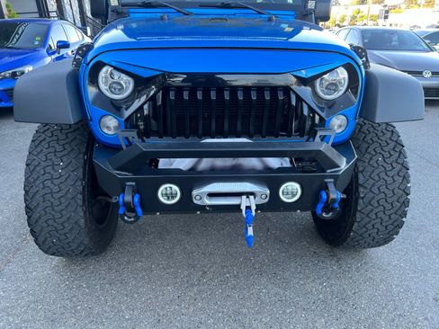 Used 2016 Jeep Wrangler Unlimited Sport w/ Connectivity Group AWD/4WD image 9