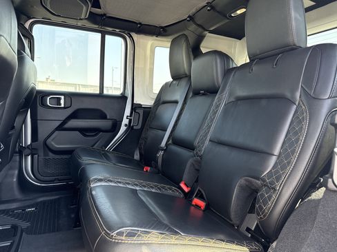 Used 2021 Jeep Wrangler Unlimited Sahara image 30