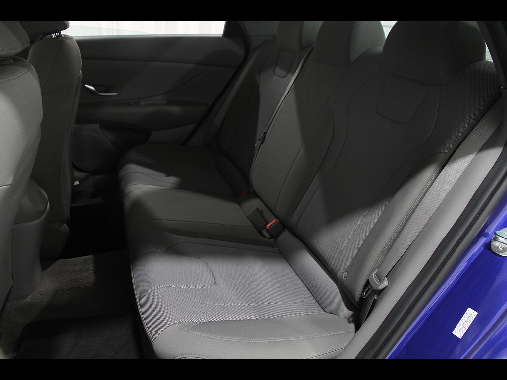 Used 2022 Hyundai Elantra SE FWD image 17