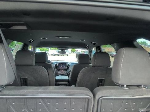 Used 2022 Chevrolet Traverse LT FWD image 43