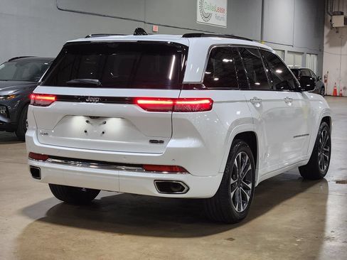 Used 2023 Jeep Grand Cherokee Overland w/ Luxury Tech Group IV AWD/4WD image 8