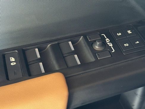 Certified 2026 Land Rover Defender 110 X-Dynamic SE AWD/4WD image 13