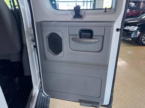 Used 2006 Ford E-350 and Econoline 350 XL RWD image 12