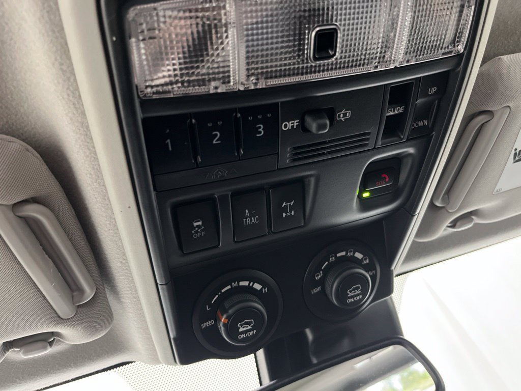 Used 2021 Toyota 4Runner Venture w/ Moonroof Package AWD/4WD image 19