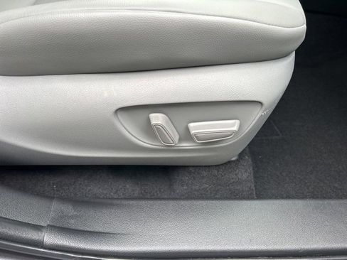 Used 2022 Toyota Highlander XLE image 9