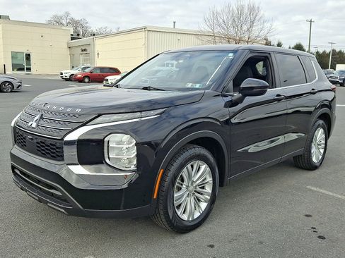 Used 2023 Mitsubishi Outlander ES image 3