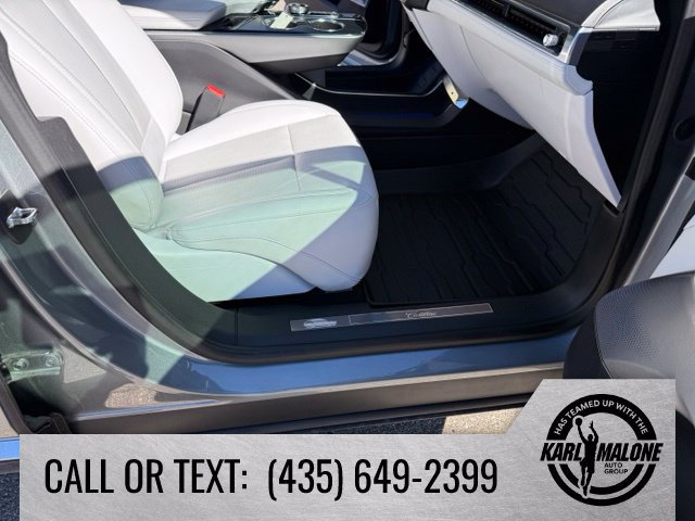 Used 2024 Cadillac Lyriq Luxury AWD/4WD image 39