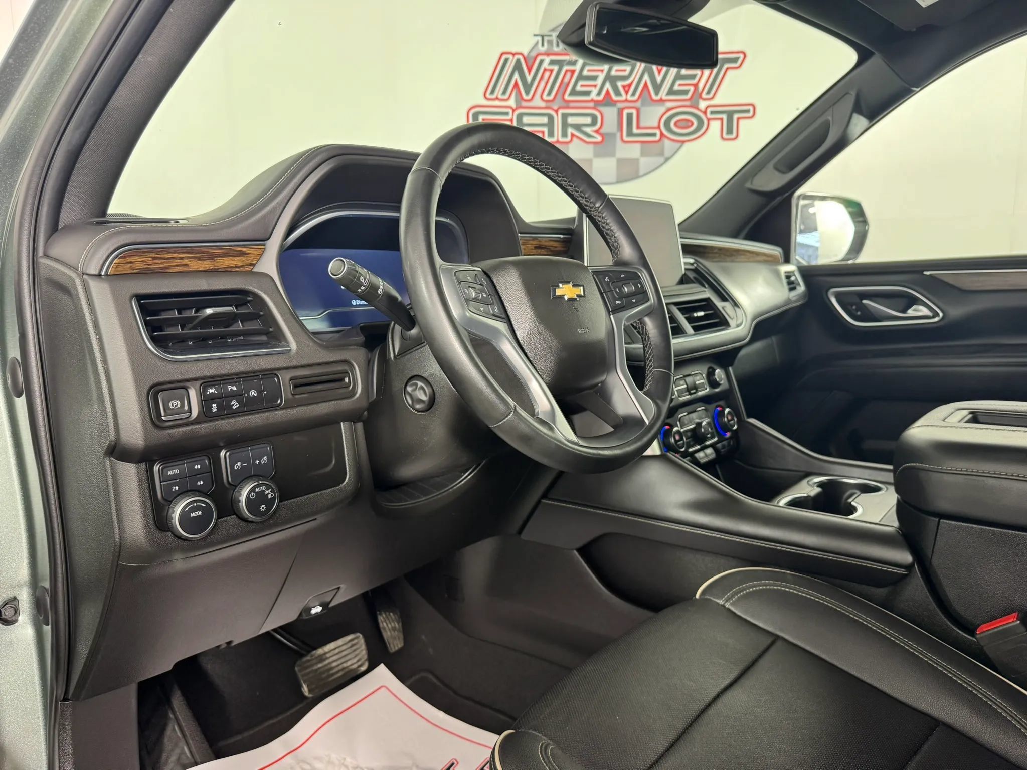 Used 2023 Chevrolet Suburban Premier AWD/4WD image 10