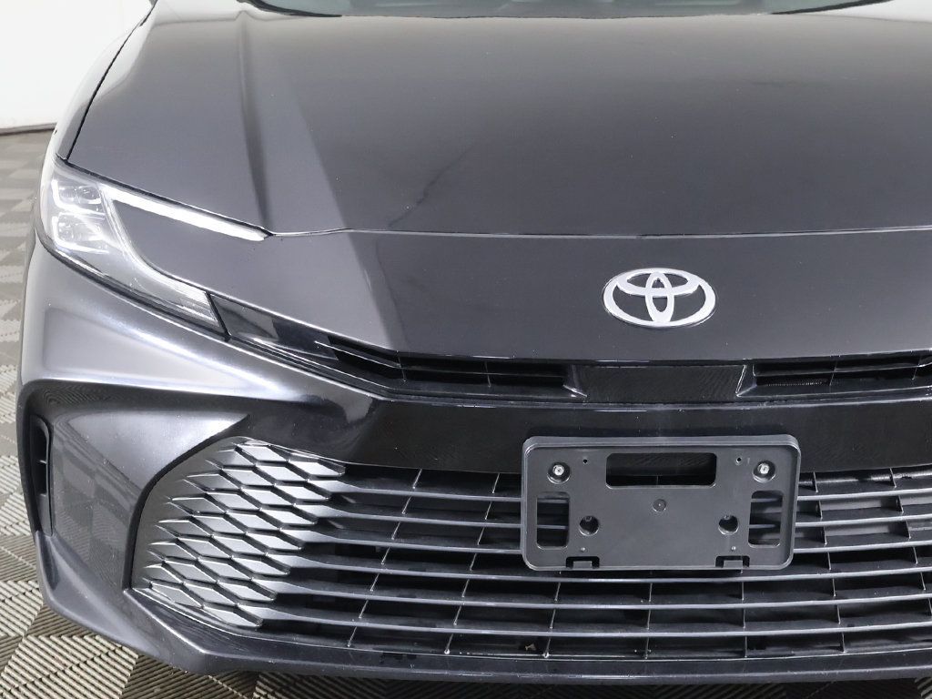 Used 2025 Toyota Camry XLE FWD image 12