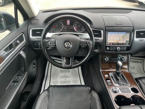 Used 2015 Volkswagen Touareg TDI image 15