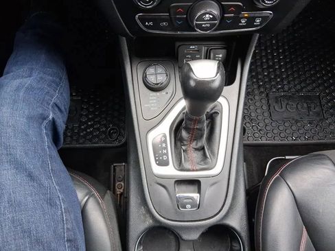 Used 2015 Jeep Cherokee Trailhawk w/ Comfort/Convenience Group image 14