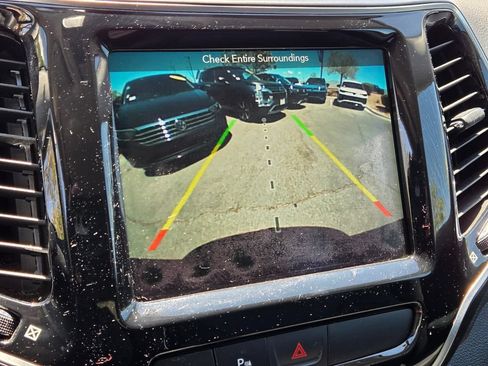 Used 2019 Jeep Cherokee Limited AWD/4WD image 21