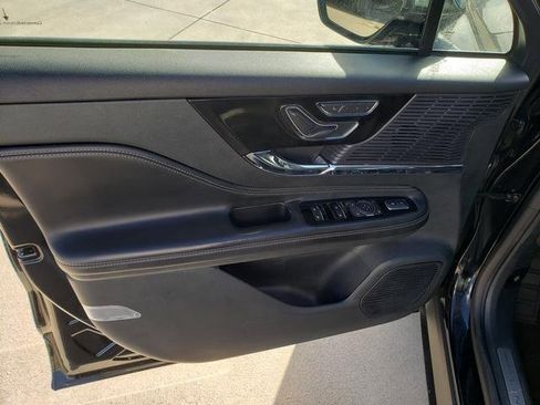 Used 2022 Lincoln Corsair AWD w/ Premium Package image 14