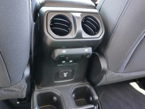 Used 2023 Jeep Gladiator Rubicon w/ Cold Weather Group AWD/4WD image 34