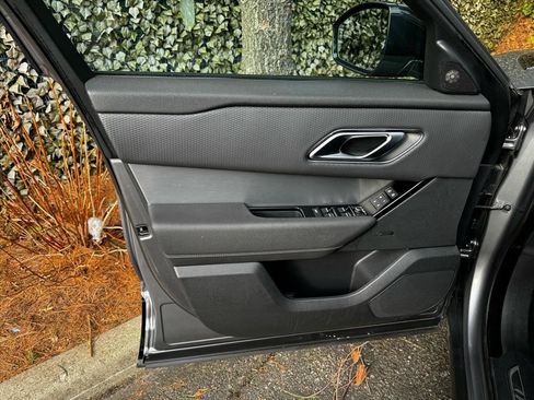 Used 2023 Land Rover Range Rover Velar R-Dynamic S image 8