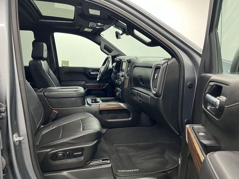 Used 2022 Chevrolet Silverado 1500 High Country w/ Technology Package image 27
