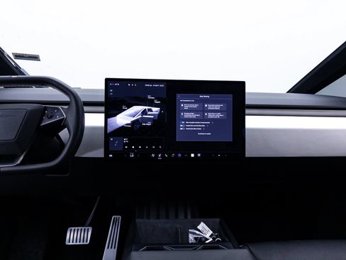 Used 2024 Tesla Cybertruck AWD Crew Cab image 8