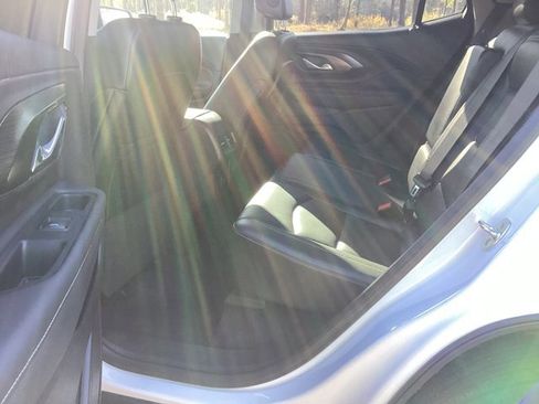 Used 2024 GMC Terrain SLT image 10