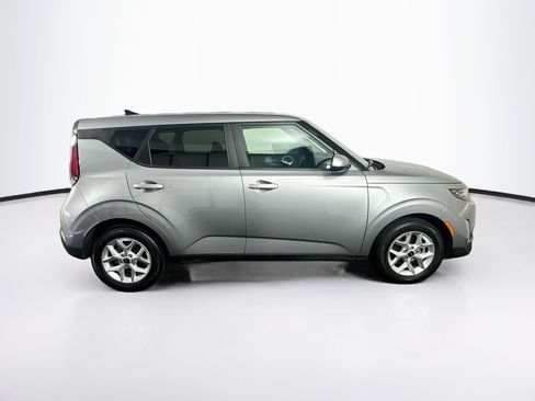 Used 2025 Kia Soul LX w/ LX Technology Package FWD image 10