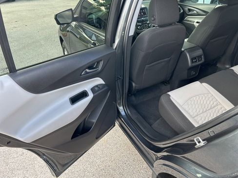 Used 2020 Chevrolet Equinox LS w/ LS Convenience Package image 24