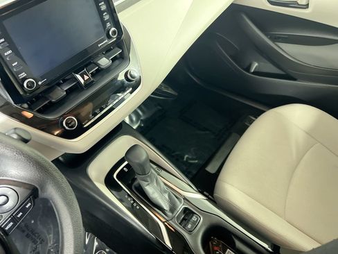 Used 2022 Toyota Corolla LE w/ LE Convenience Package FWD image 19