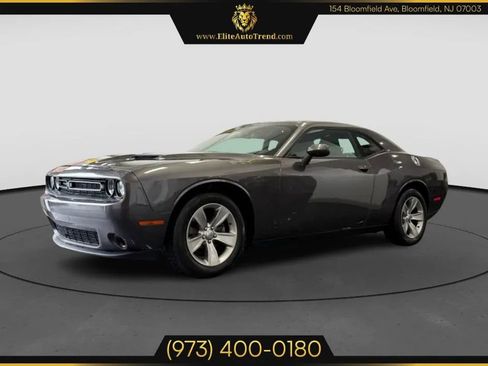 Used 2020 Dodge Challenger SXT image 3