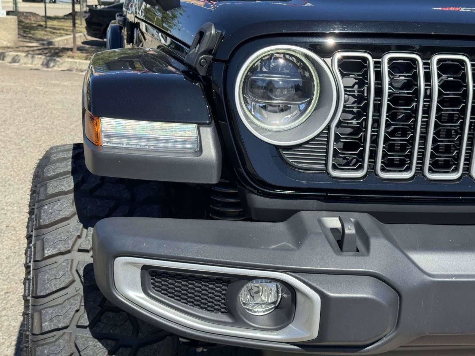 Used 2024 Jeep Wrangler Unlimited Sahara w/ Technology Group AWD/4WD image 9