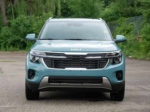 Certified 2025 Kia Seltos EX w/ EX Sunroof Package AWD/4WD image 2