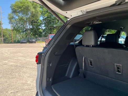 Used 2023 Chevrolet Traverse LT FWD image 15