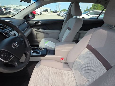 Used 2014 Toyota Camry LE FWD image 11