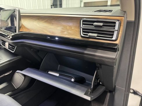 Used 2024 Volkswagen Atlas SE image 22