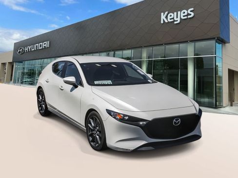 Used 2020 MAZDA MAZDA3 Hatchback FWD image 3