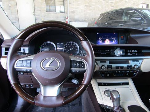 Used 2018 Lexus ES 350 w/ Premier Package FWD image 15