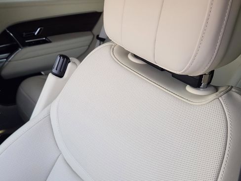 New 2026 Land Rover Range Rover SE image 14