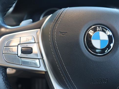 Used 2018 BMW 740i image 40