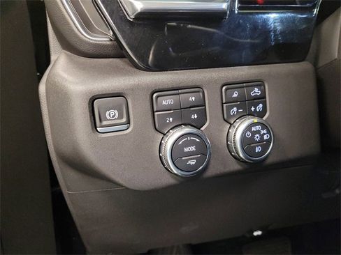 Used 2024 GMC Sierra 1500 SLT image 27