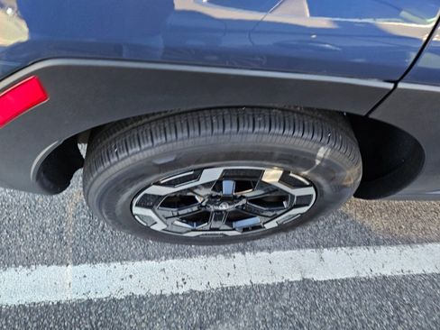 Certified 2025 Hyundai Santa Fe SEL image 9