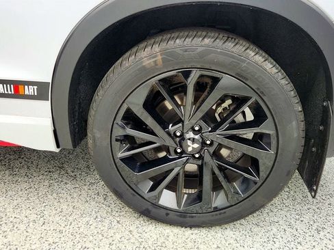 Used 2024 Mitsubishi Outlander SE Black Edition AWD/4WD image 9