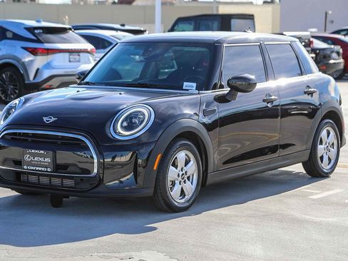 Used 2022 MINI Cooper 4-Door Hardtop image 3