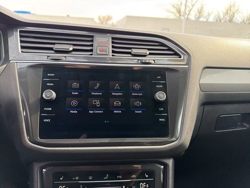 Used 2024 Volkswagen Tiguan SE FWD image 24