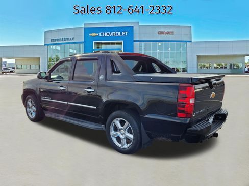 Used 2013 Chevrolet Avalanche LTZ AWD/4WD image 5