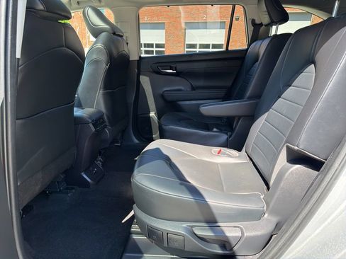 Used 2023 Toyota Highlander XLE w/ Protection Package #3 (TMS) AWD/4WD image 24
