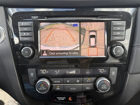 Used 2018 Nissan Rogue SL w/ Premium Package AWD/4WD image 10