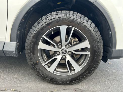 Used 2017 Toyota RAV4 XLE AWD/4WD image 31