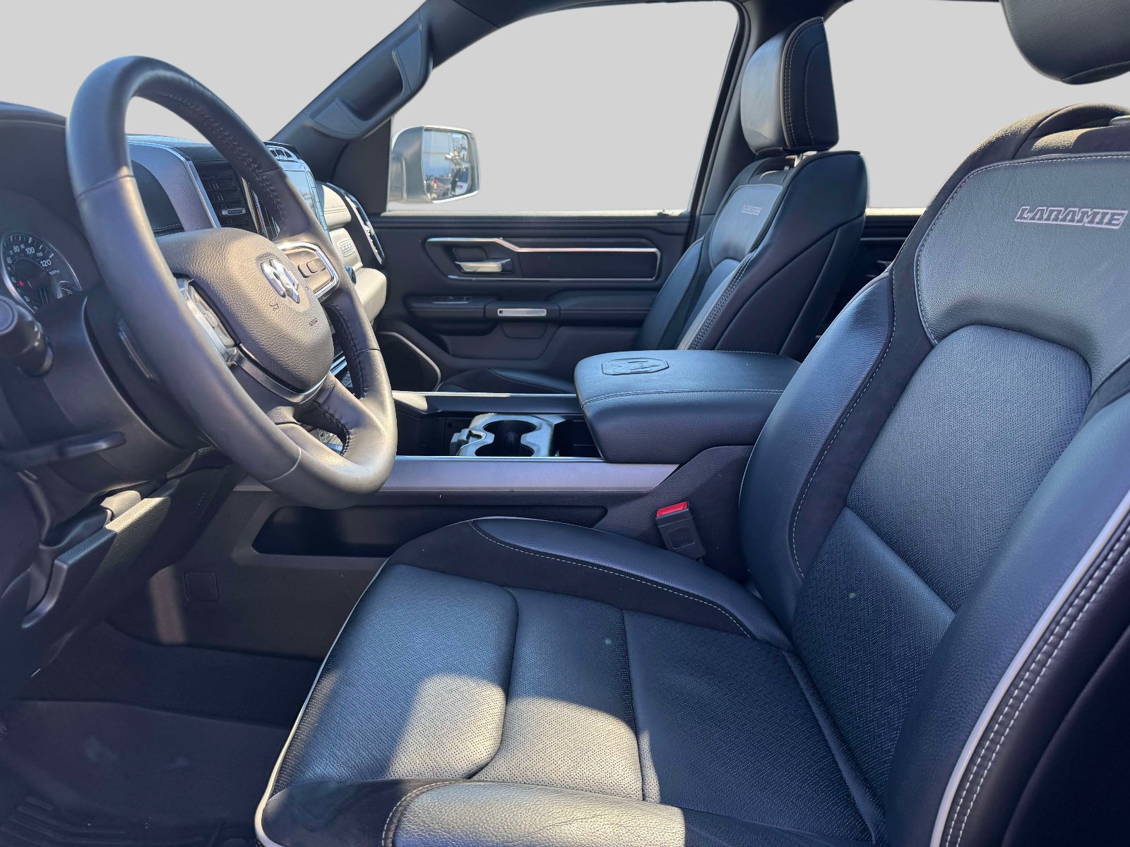 Used 2024 RAM 1500 Laramie AWD/4WD image 13
