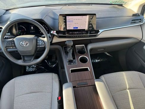 Certified 2022 Toyota Sienna LE AWD/4WD image 13