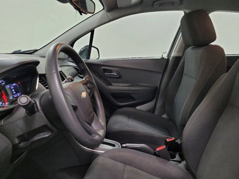 Used 2020 Chevrolet Trax LS w/ LPO, Protection Package FWD image 17