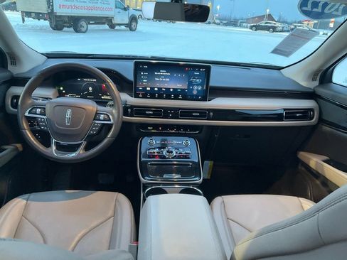 Used 2022 Lincoln Nautilus Reserve image 2