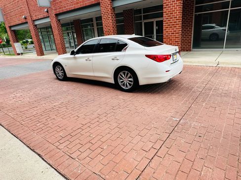 Used 2016 INFINITI Q50 2.0t w/ Moonroof Package RWD image 4