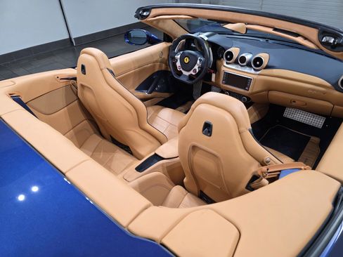 Used 2016 Ferrari California T image 24